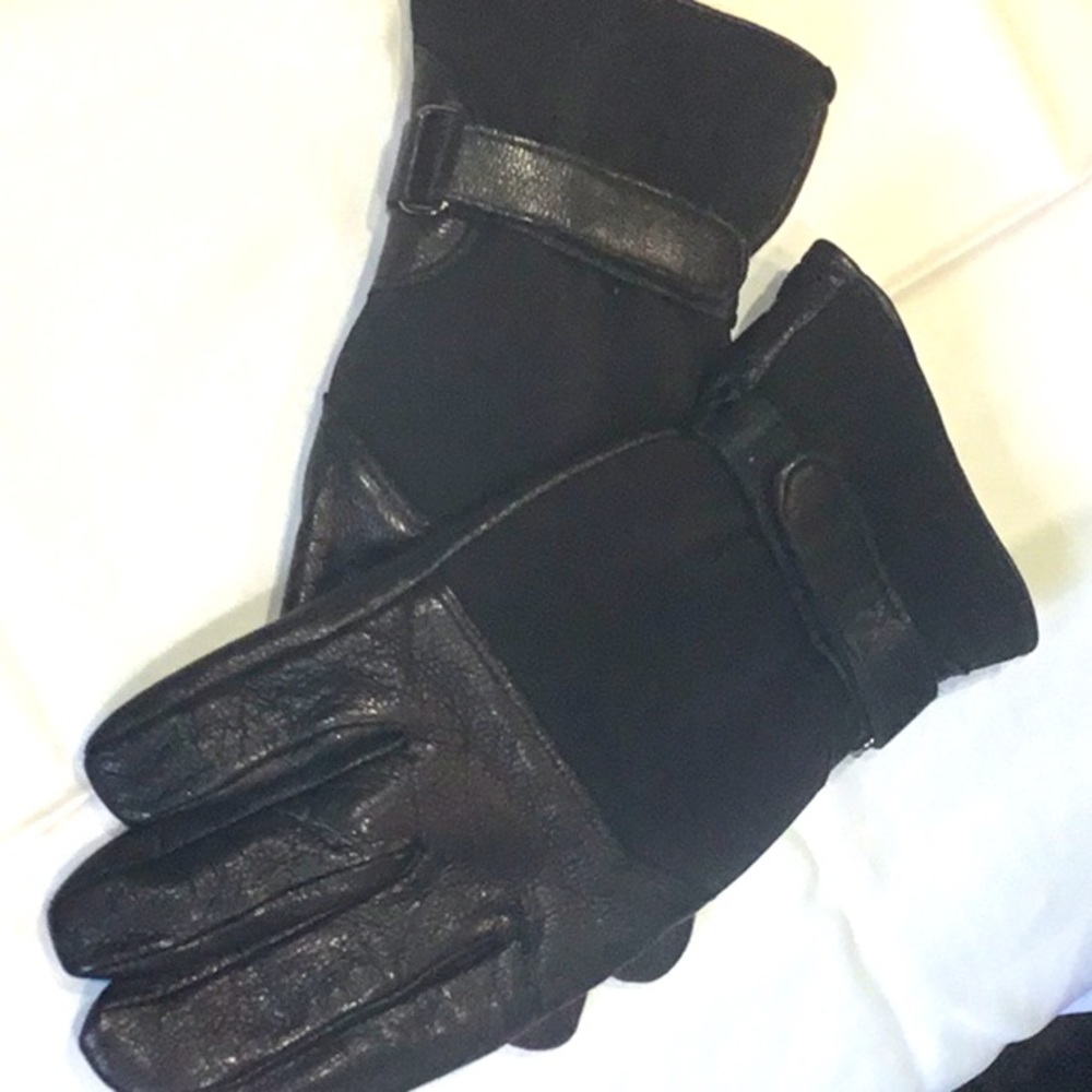 GOVES, Black leather